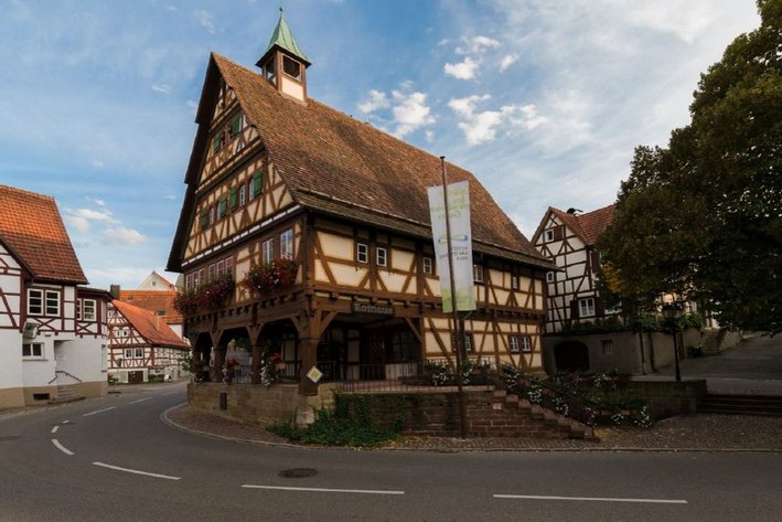 Gebäudeansicht Rathaus Strümpfelbach